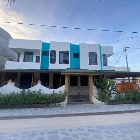Hostal Brisas Del Mar Puerto Villamil Exterior foto